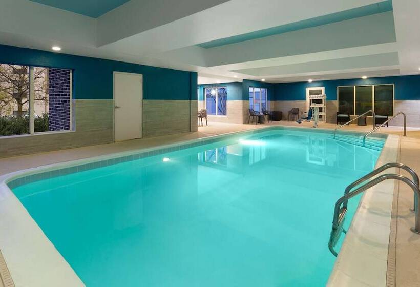 בית מלון כפרי Hampton Inn & Suites Scottsburg