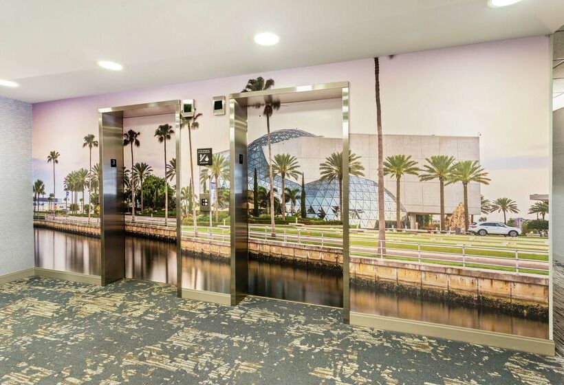 فندق Hampton Inn & Suites St. Petersburg/downtown