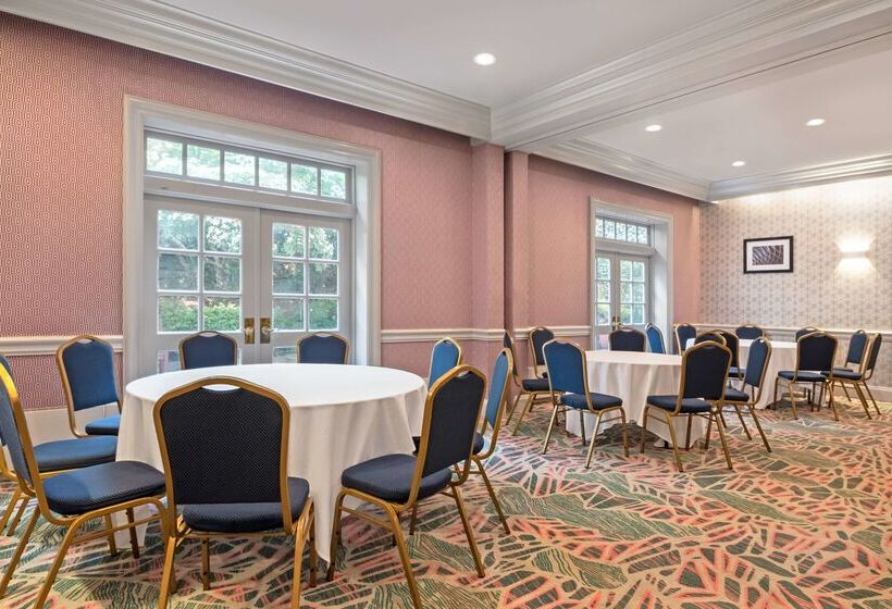 هتل Hampton Inn & Suites Stamford