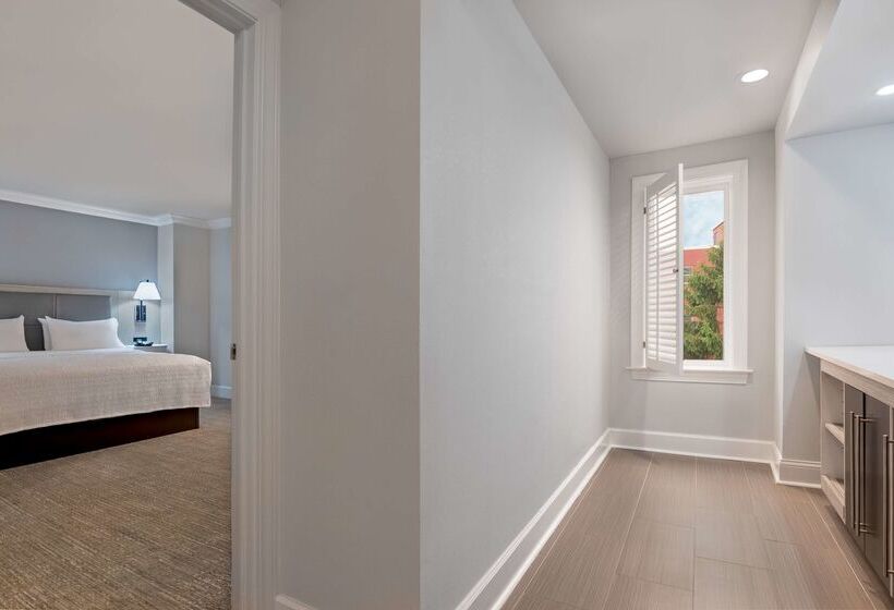 هتل Hampton Inn & Suites Stamford