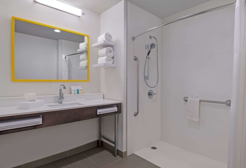 هتل Hampton Inn & Suites Stamford