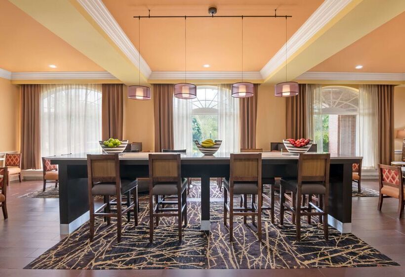 هتل Hampton Inn & Suites Stamford