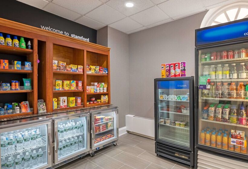 هتل Hampton Inn & Suites Stamford