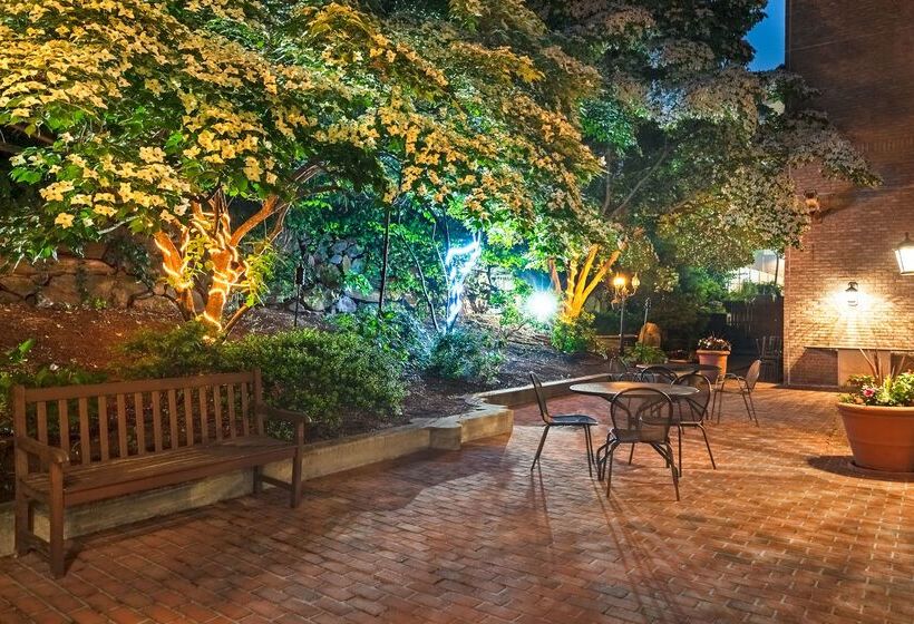 هتل Hampton Inn & Suites Stamford