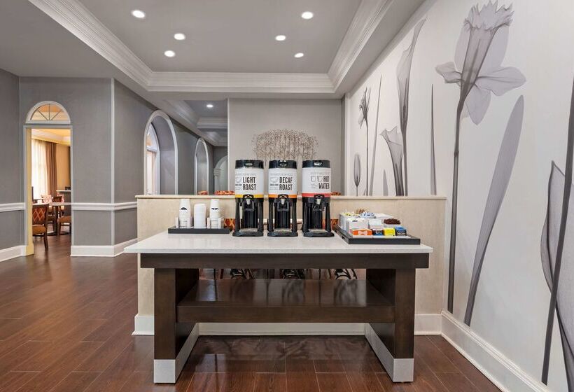 هتل Hampton Inn & Suites Stamford