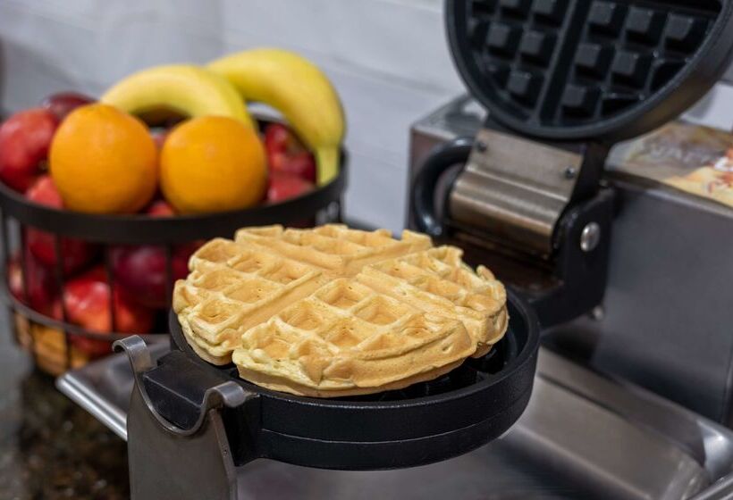 هتل Hampton Inn & Suites Stamford