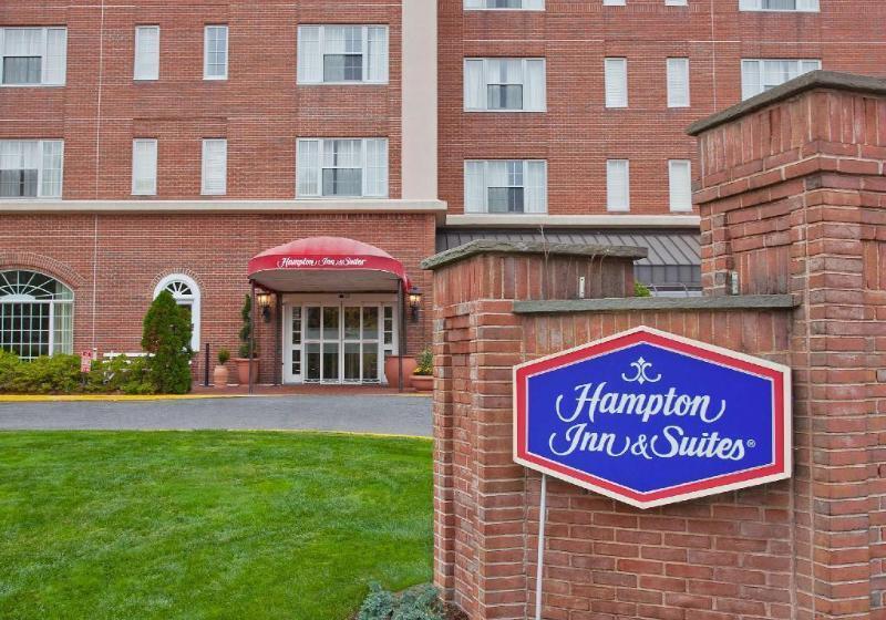 هتل Hampton Inn & Suites Stamford