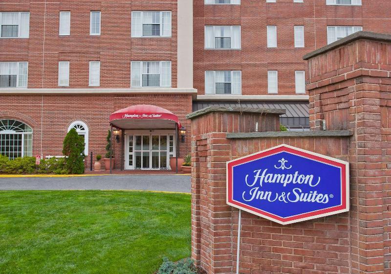 هتل Hampton Inn & Suites Stamford