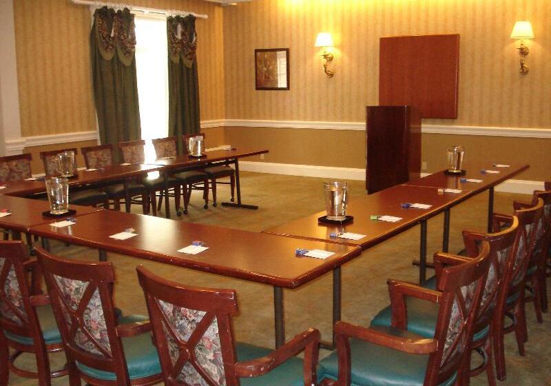 هتل Hampton Inn & Suites Stamford