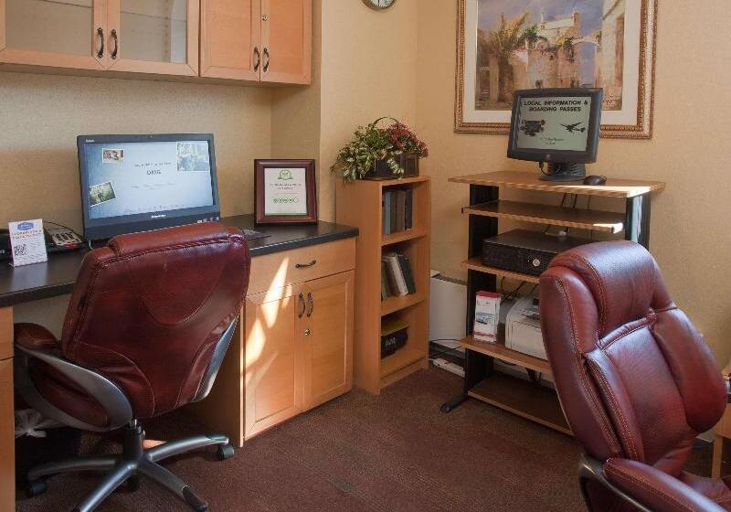 هتل Hampton Inn & Suites Stamford