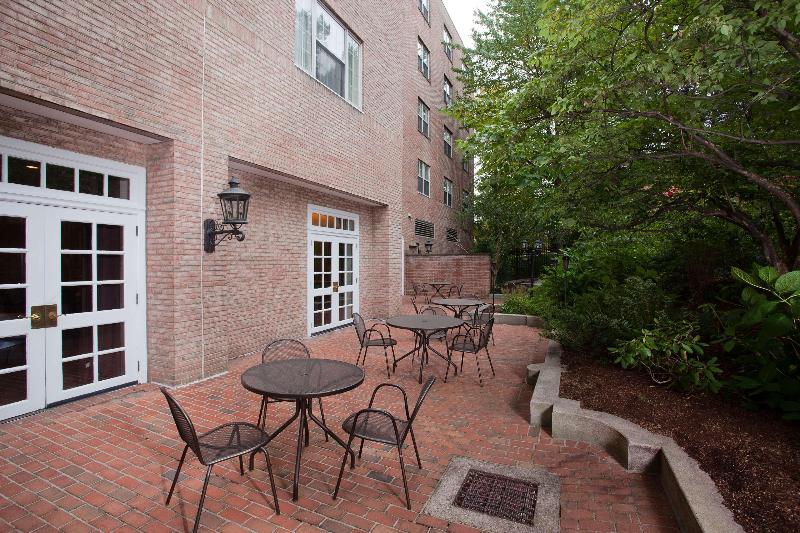 هتل Hampton Inn & Suites Stamford