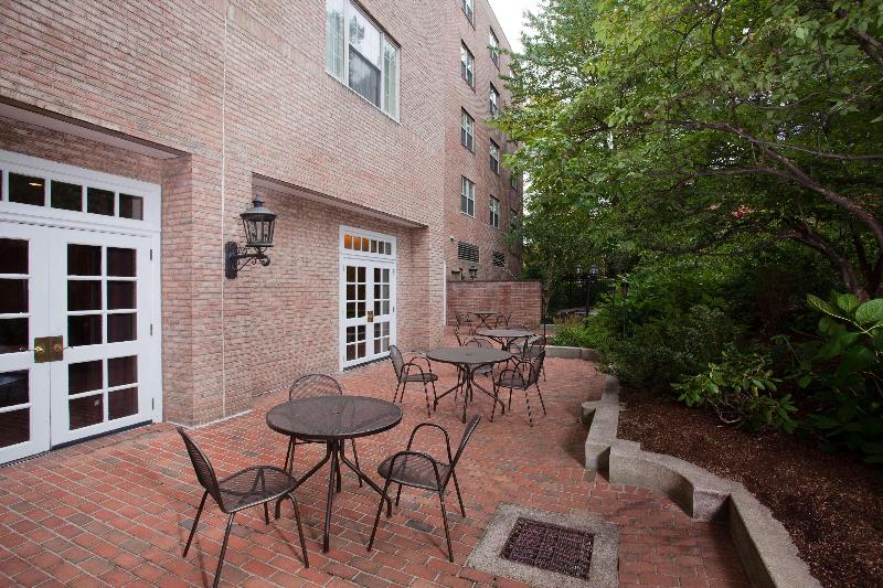 هتل Hampton Inn & Suites Stamford