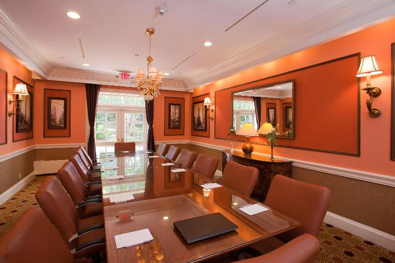 هتل Hampton Inn & Suites Stamford