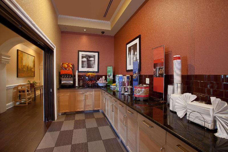 هتل Hampton Inn & Suites Stamford