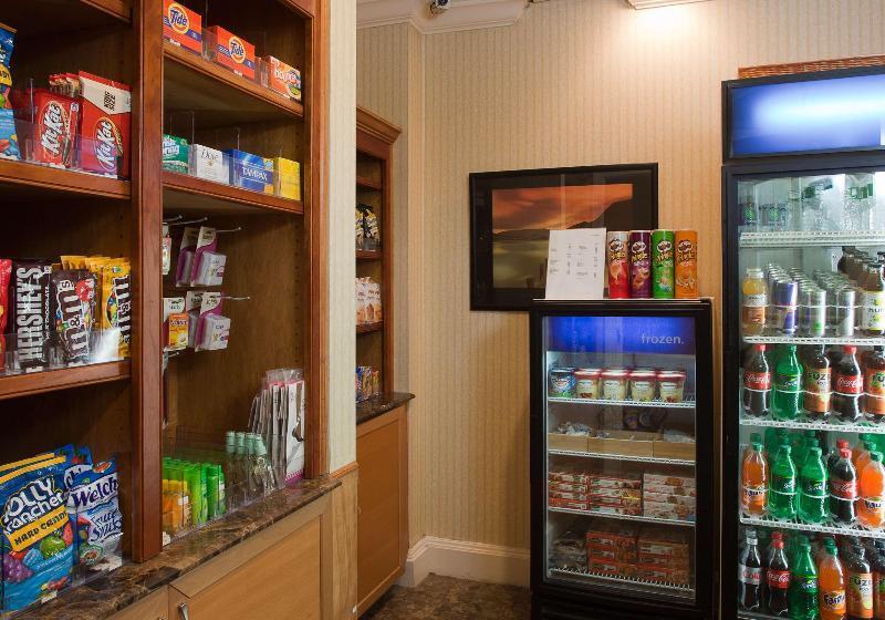 هتل Hampton Inn & Suites Stamford