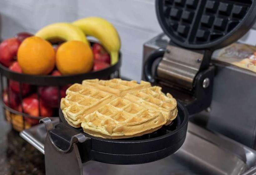 هتل Hampton Inn & Suites Stamford