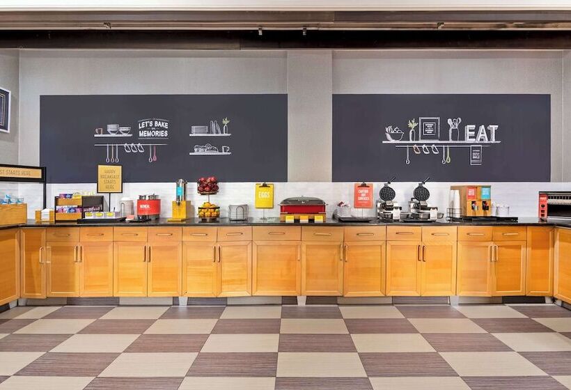 هتل Hampton Inn & Suites Stamford