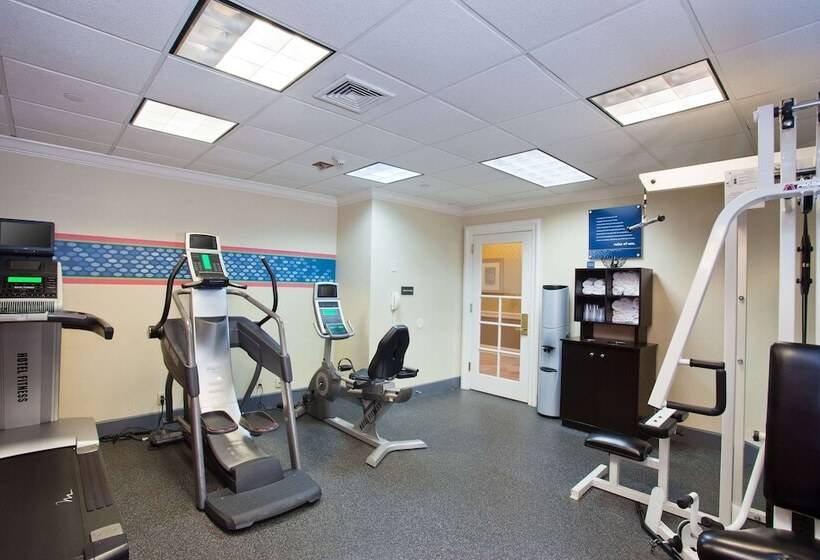هتل Hampton Inn & Suites Stamford