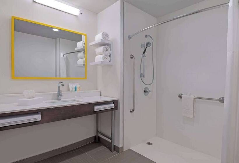 هتل Hampton Inn & Suites Stamford