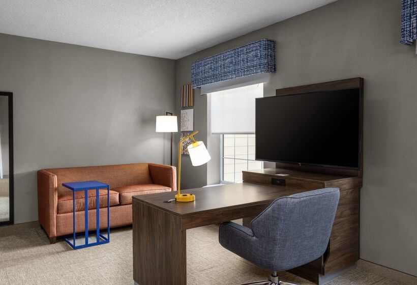 هتل Hampton Inn & Suites State College At Williamsburg Square