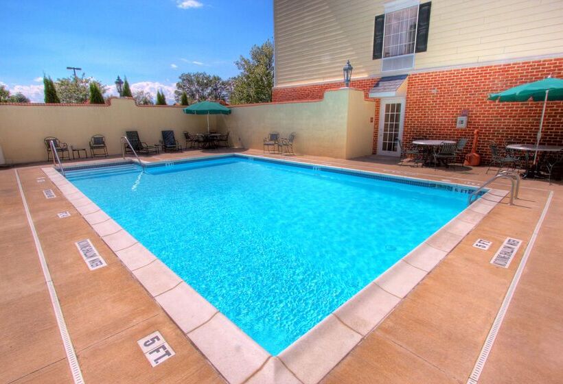 هتل Hampton Inn & Suites State College At Williamsburg Square