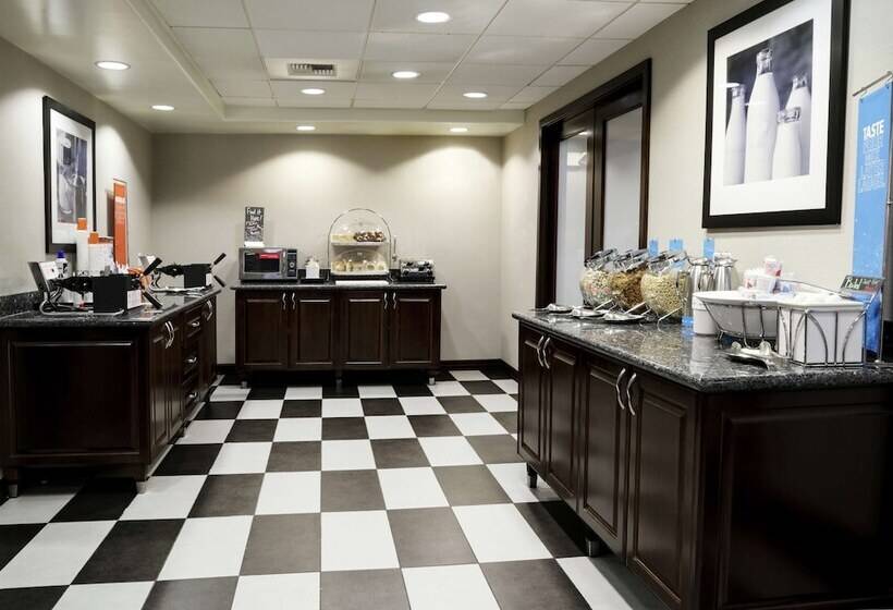 בית מלון כפרי Hampton Inn & Suites Temecula