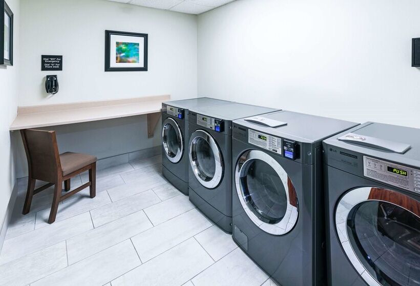 בית מלון כפרי Hampton Inn & Suites Tulsa Woodland Hills 71st Memorial