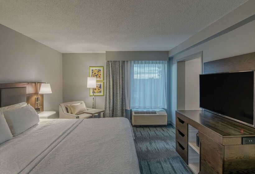 فندق Hampton Inn Waldorf