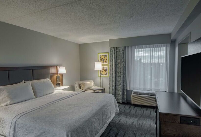 فندق Hampton Inn Waldorf