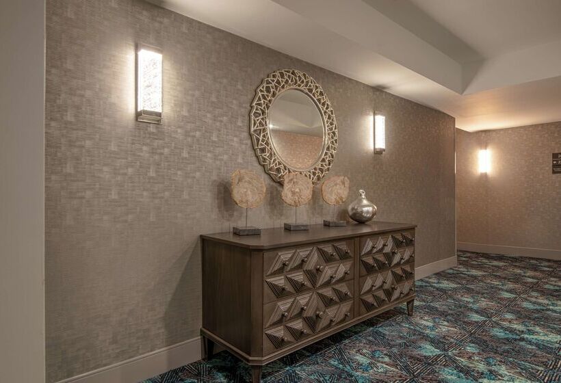 فندق Hampton Inn Waldorf