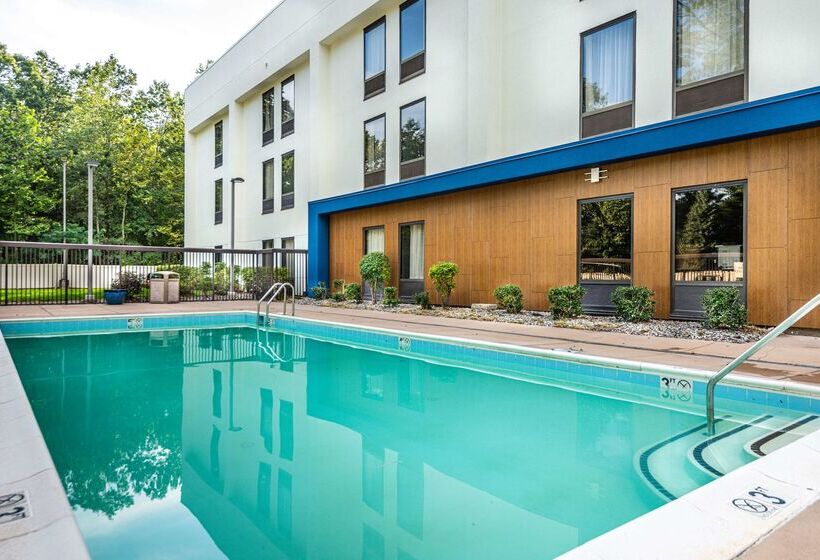 فندق Hampton Inn Waldorf