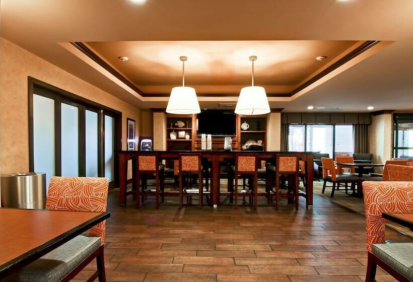 فندق Hampton Inn Waldorf