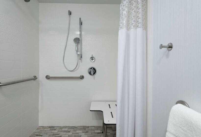 فندق Hampton Inn Waldorf