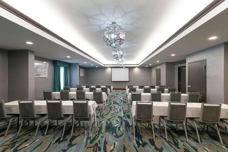 فندق Hampton Inn Waldorf