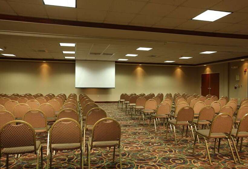 هتل Hampton Inn Woodbridge