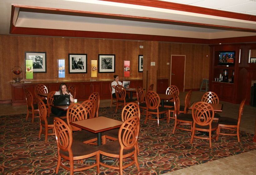 هتل Hampton Inn Woodbridge