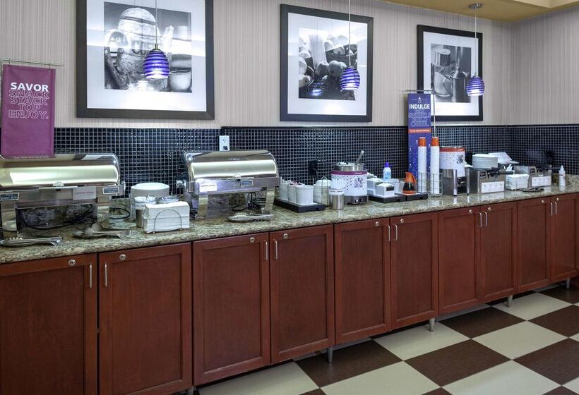 هتل Hampton Inn Woodbridge