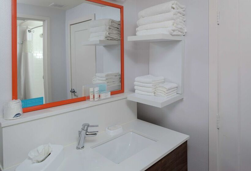 فندق Hampton Inn Woodbridge