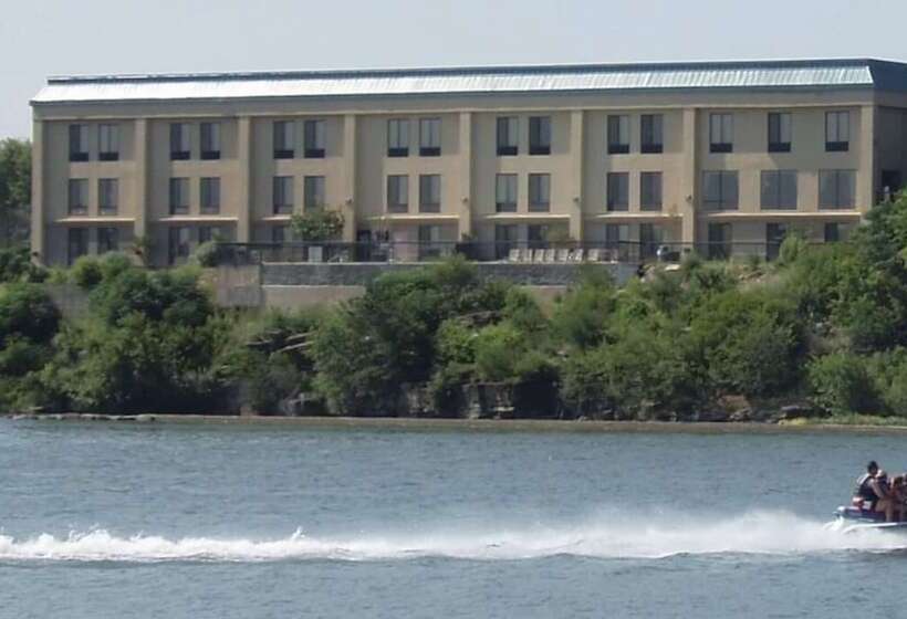 酒店 Hidden Falls Inn