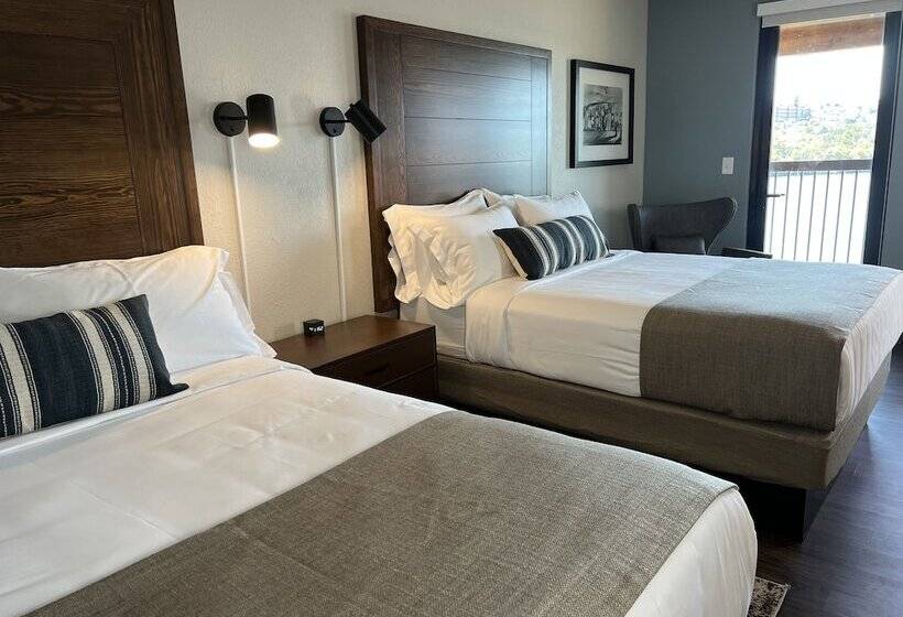 ホテル Hidden Falls Inn