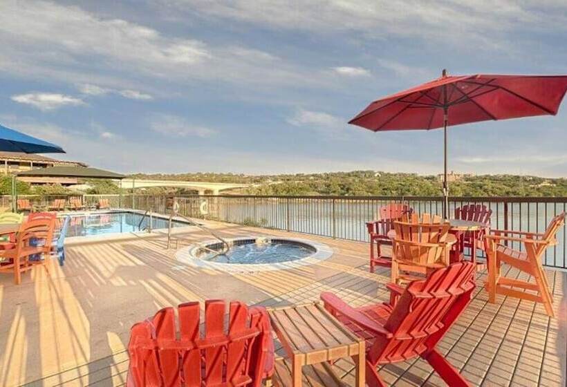 ホテル Hidden Falls Inn