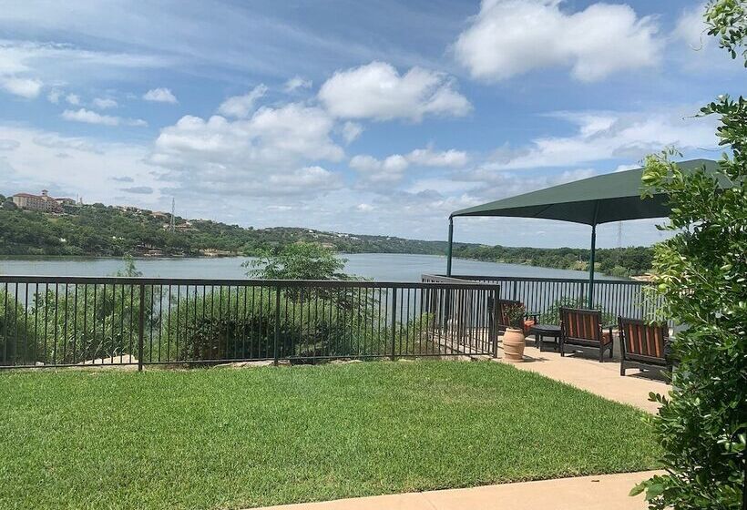 酒店 Hidden Falls Inn