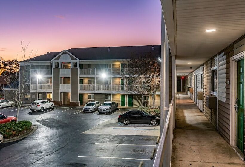 فندق Hometowne Studios By Red Roof Atlanta   Chamblee