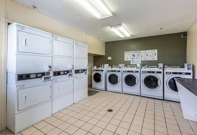 فندق Hometowne Studios By Red Roof Atlanta   Chamblee