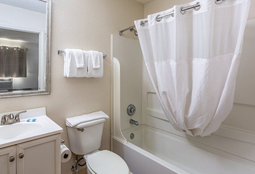 فندق Hometowne Studios By Red Roof Atlanta   Chamblee