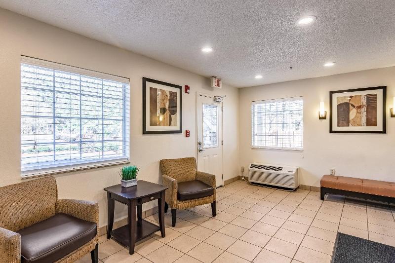 Отель Hometowne Studios By Red Roof Covington, Ga