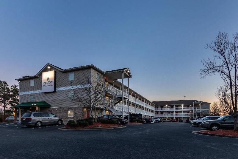 Отель Hometowne Studios By Red Roof Covington, Ga