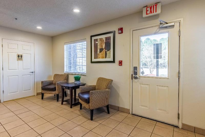 Отель Hometowne Studios By Red Roof Covington, Ga