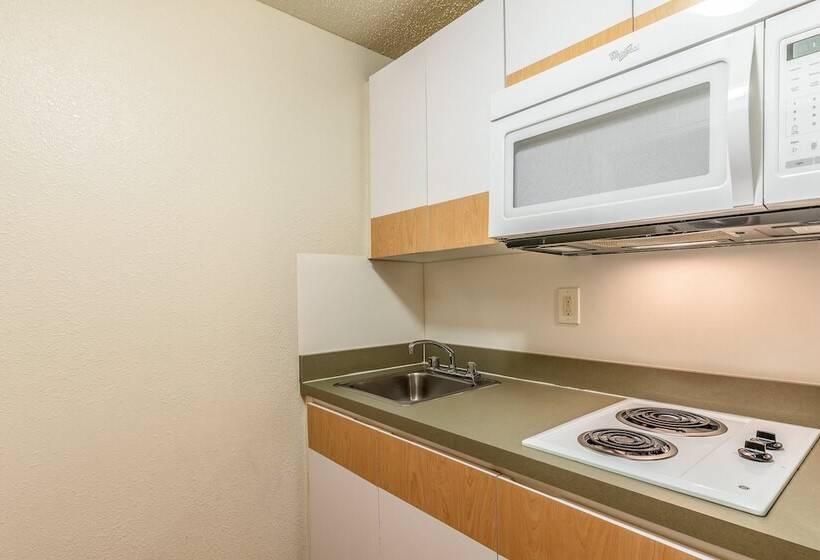 בית מלון כפרי Hometowne Studios By Red Roof Orlando   Casselberry