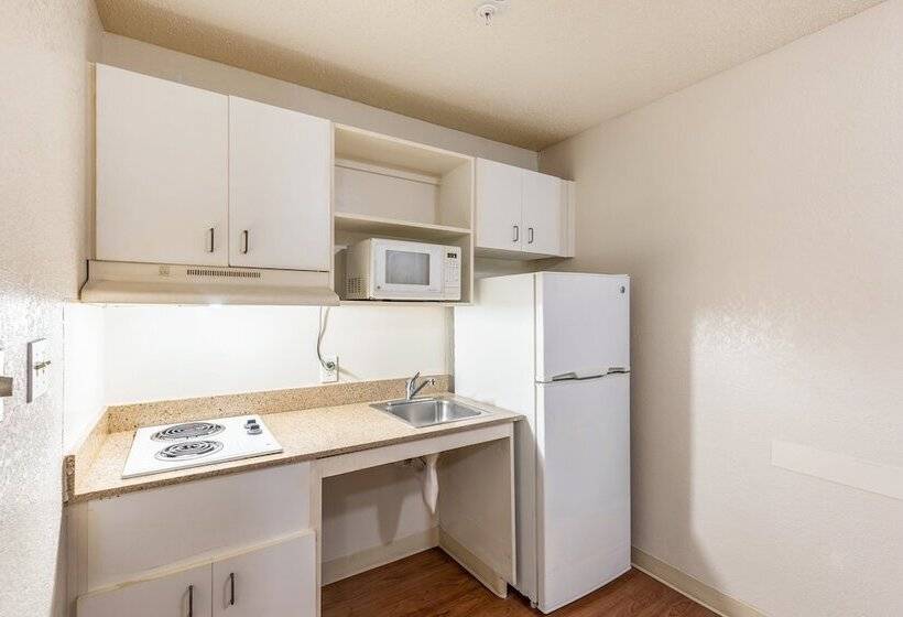 בית מלון כפרי Hometowne Studios By Red Roof Orlando   Casselberry